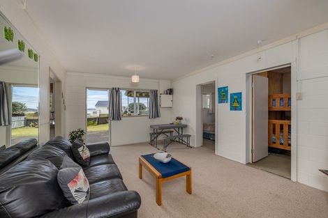 Photo of property in 35 Te Maika Road, Ngunguru, Whangarei, 0173