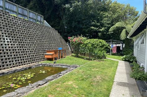 Photo of property in 8 Meuli Street, Eltham, 4322