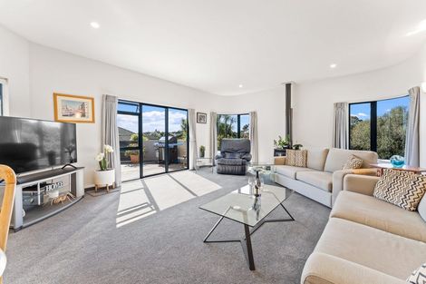 Photo of property in 35 Blue Heron Rise, Stanmore Bay, Whangaparaoa, 0932