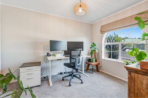 Photo of property in 19 Esther Place, Red Beach, 0932