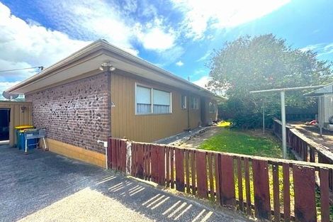 Photo of property in 3/1a Amberley Avenue, Te Atatu South, Auckland, 0610