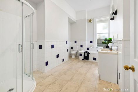 Photo of property in 154 Kelburn Parade, Kelburn, Wellington, 6012