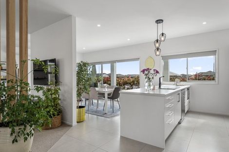 Photo of property in 77 Dunkeld Drive, Papamoa, 3118