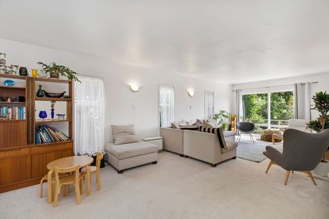Photo of property in 12 De Val Drive, Titirangi, Auckland, 0604
