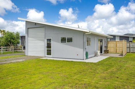 Photo of property in 6 Rena Place, Whitianga, 3510