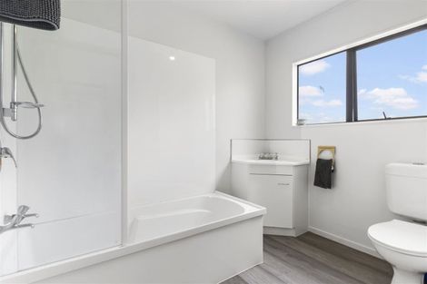 Photo of property in 76 Marine Parade, Mellons Bay, Auckland, 2014