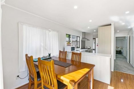 Photo of property in 39a Evelyn Road, Cockle Bay, Auckland, 2014