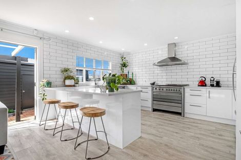 Photo of property in 2/1 Woodside Road, Massey, Auckland, 0614