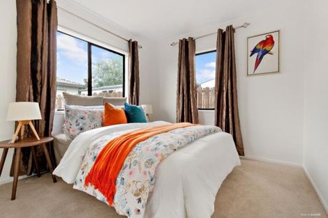 Photo of property in 1/73 Etherton Drive, Weymouth, Auckland, 2103