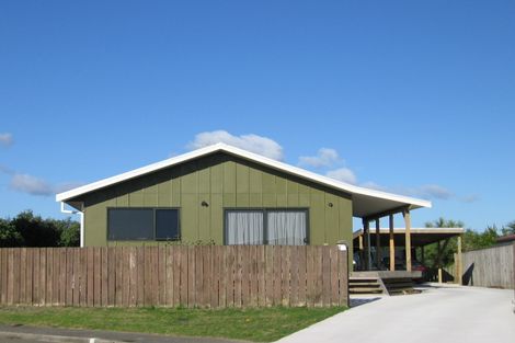 Photo of property in 24 Sunset Terrace, Waikanae Beach, Waikanae, 5036