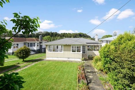 Photo of property in 18 Huruhuru Road, Massey, Auckland, 0614