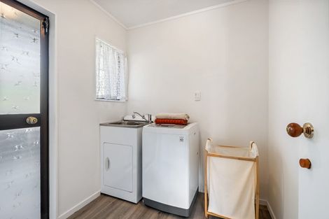 Photo of property in 43 Kamo Road, Regent, Whangarei, 0112