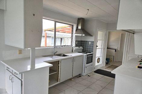 Photo of property in 2/56 Cockayne Crescent, Sunnynook, Auckland, 0620