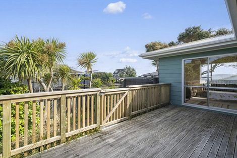 Photo of property in 93 Pikarere Street, Titahi Bay, Porirua, 5022