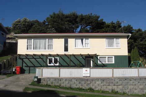 Photo of property in 64 Gloaming Hill, Titahi Bay, Porirua, 5022