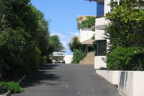Photo of property in 2/1 Hyde Road, Rothesay Bay, Auckland, 0630