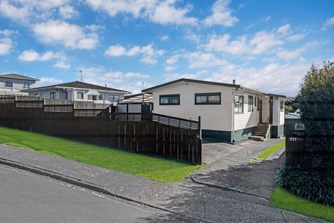 Photo of property in 6 Aplin Place, Birkdale, Auckland, 0626