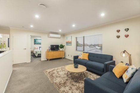 Photo of property in 23 Reeves Road, Pakuranga, Auckland, 2010