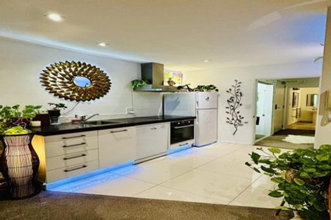 Photo of property in 3/318 Barbadoes Street, Christchurch Central, Christchurch, 8011