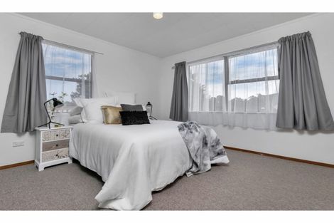 Photo of property in 4 Chamberlain Road, Massey, Auckland, 0614