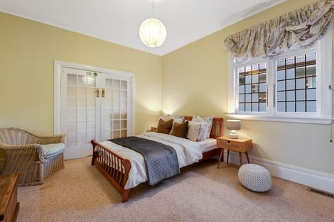 Photo of property in 6 Seabreeze Road, Narrow Neck, Auckland, 0624