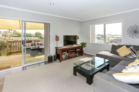 Photo of property in 36 Cape Vista Crescent, Pukekohe, 2120