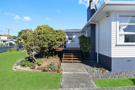 Photo of property in 16 Manapouri Place, Glenview, Hamilton, 3206