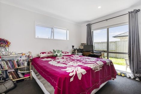 Photo of property in 28 Batty Street, Papamoa Beach, Papamoa, 3118