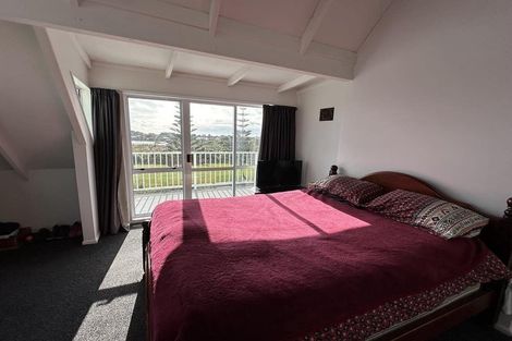 Photo of property in 16 Queens Road, Waikanae Beach, Waikanae, 5036