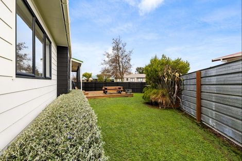Photo of property in 100 Hillcrest Drive, Kelvin Grove, Palmerston North, 4414