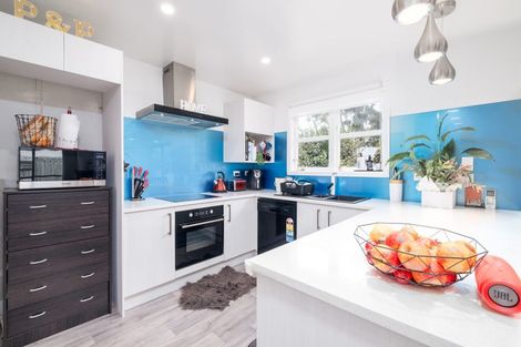 Photo of property in 11 Ingleby Place, Kelston, Auckland, 0602