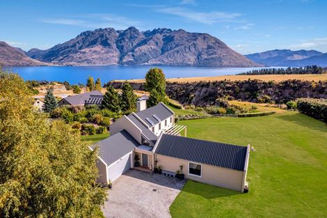 Photo of property in 5 Scenic Drive, Drift Bay, Queenstown, 9371