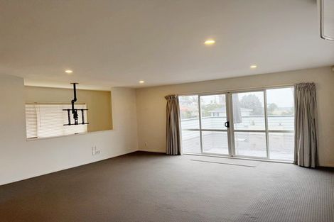 Photo of property in 129 Hobsonville Road, West Harbour, Auckland, 0618