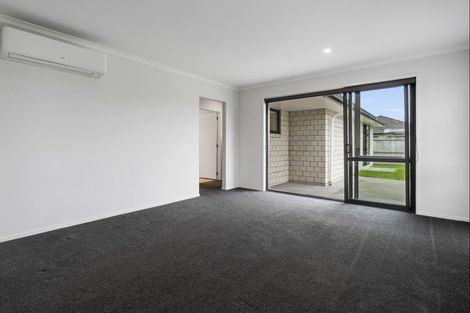 Photo of property in 27 Furlong Road, Papamoa, 3118