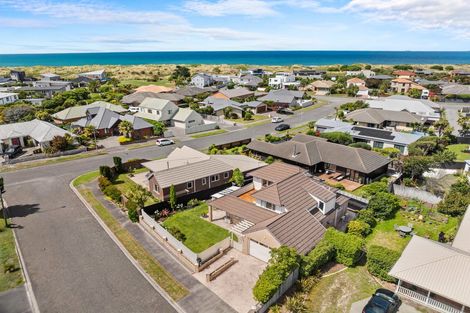 Photo of property in 2/46 Orlando Crescent, Waimairi Beach, Christchurch, 8083