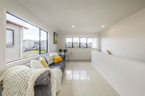 Photo of property in 15 Heidi Crescent, Flat Bush, Auckland, 2016