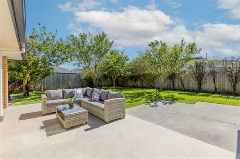 Photo of property in 21 Linkwater Way, Parklands, Christchurch, 8083