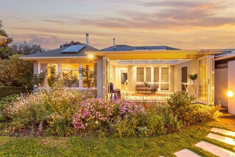 Photo of property in 17 Joyce Crescent, Ilam, Christchurch, 8041