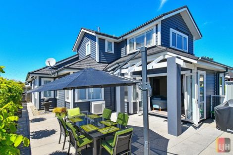 Photo of property in 2 Portofino Point, Karaka, Papakura, 2113