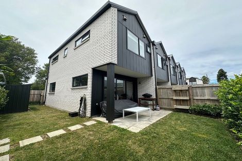 Photo of property in 7/12 Enderby Drive, Te Atatu Peninsula, Auckland, 0610