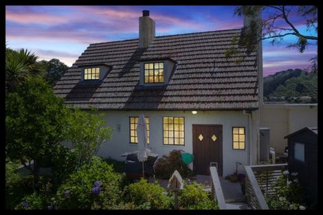 Photo of property in 42 Nicholson Road, Khandallah, Wellington, 6035