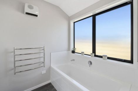 Photo of property in 27 Pukeko Way, Kinloch, Taupo, 3377