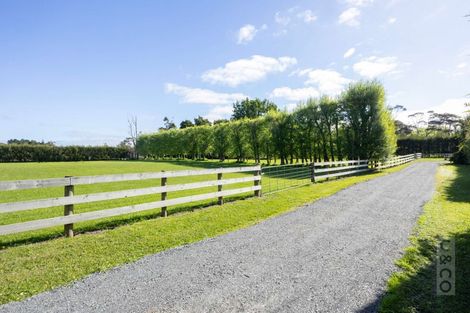 Photo of property in 11 Taupaki Road, Taupaki, 0782