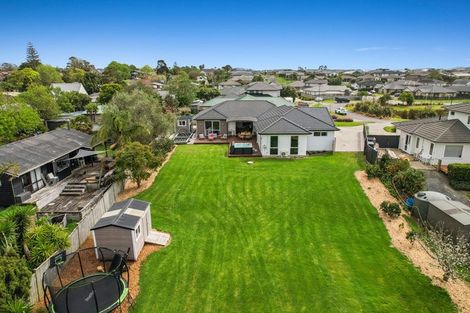 Photo of property in 18 Kahika Grove, Huapai, Kumeu, 0810