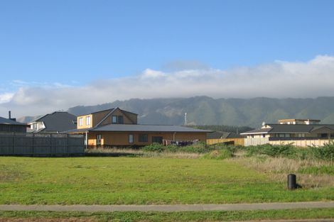 Photo of property in 6 Olliver Grove, Waikanae Beach, Waikanae, 5036