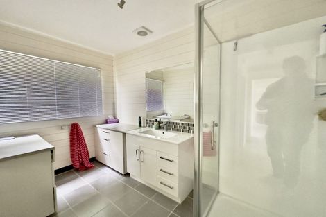 Photo of property in 1/50 Sale Street, Cockle Bay, Auckland, 2014