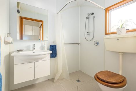 Photo of property in 5 Raekura Place, Redcliffs, Christchurch, 8081