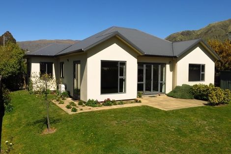 Photo of property in 2 Stonebrook Drive, Wanaka, 9305