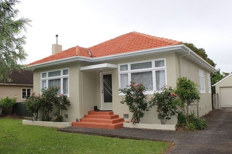 Photo of property in 66 Pahiatua Street, Hokowhitu, Palmerston North, 4410