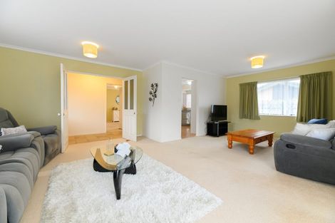 Photo of property in 112 Buscomb Avenue, Henderson, Auckland, 0610